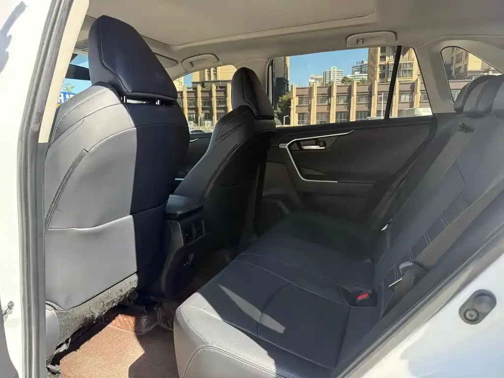 Toyota Wildlander 2023 из CN, фото 3