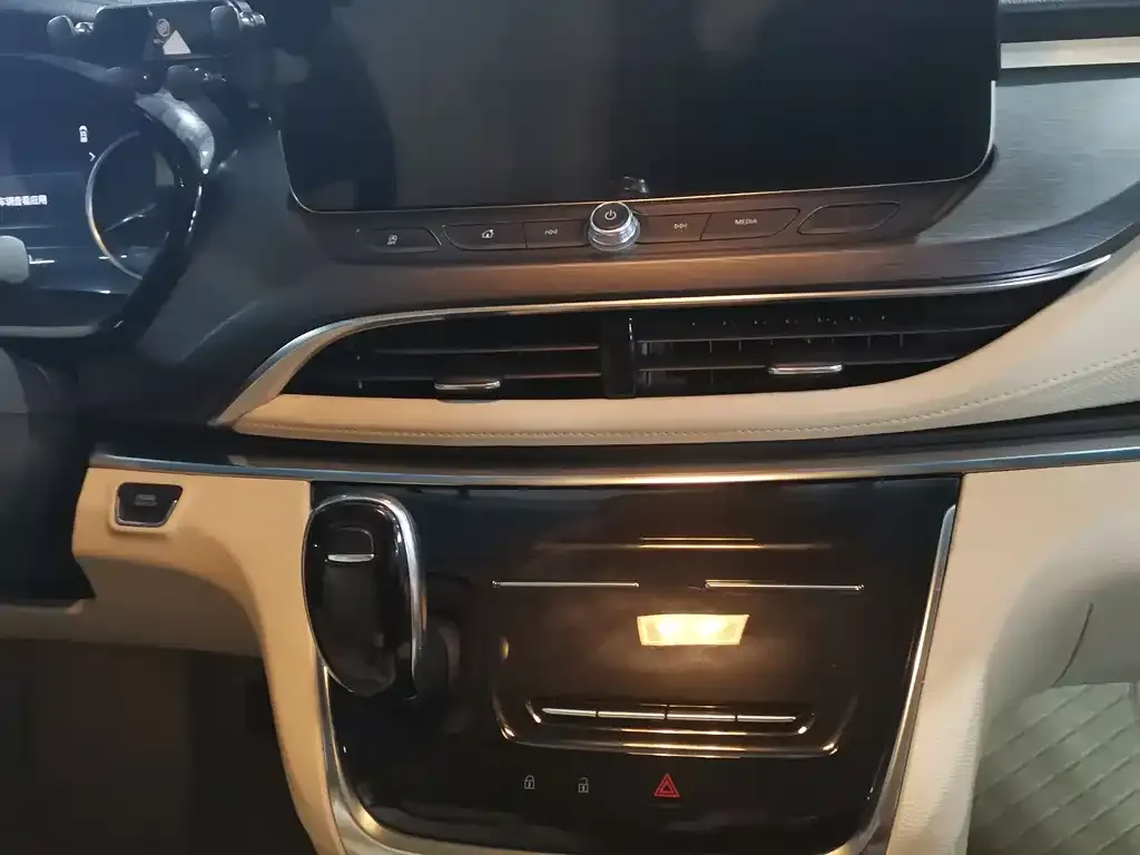 Buick GL8 2025 из CN, фото 2