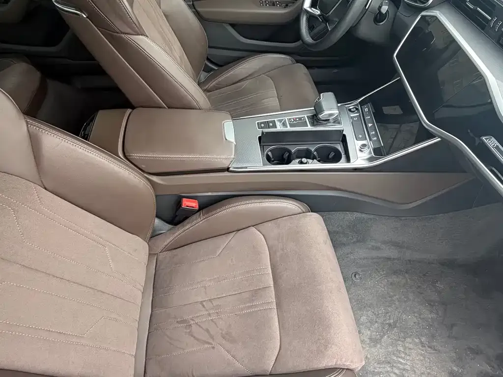 Audi A7L 2023 из CN, фото 7