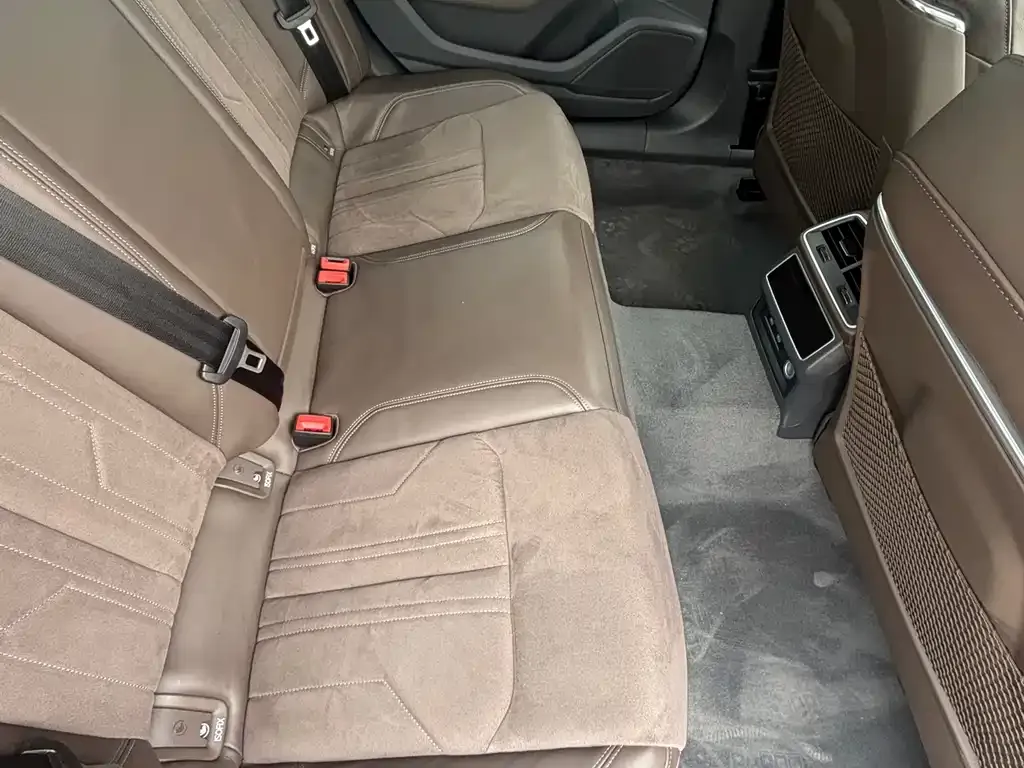 Audi A7L 2023 из CN, фото 9