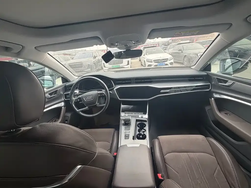 Audi A7L 2023 из CN, фото 2