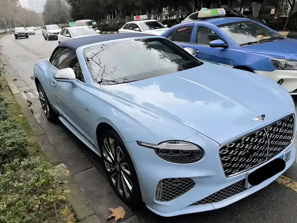 Bentley Continental PHEV 2025 из CN, фото 10