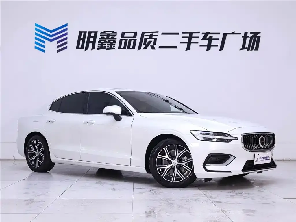 Volvo S60 2024 из CN, фото 4