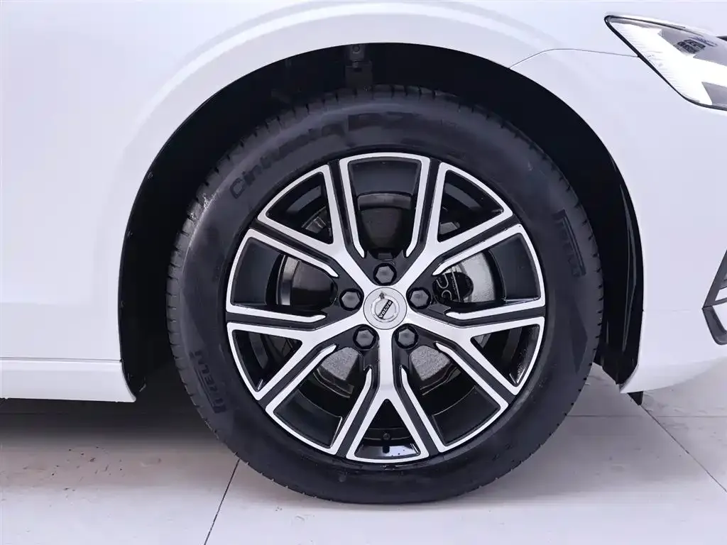 Volvo S60 2024 из CN, фото 9