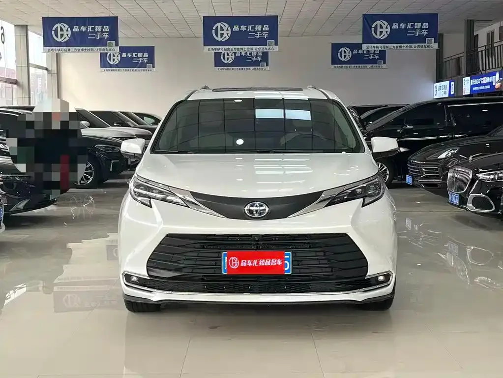 Toyota Sienna 2024 из CN, фото 1