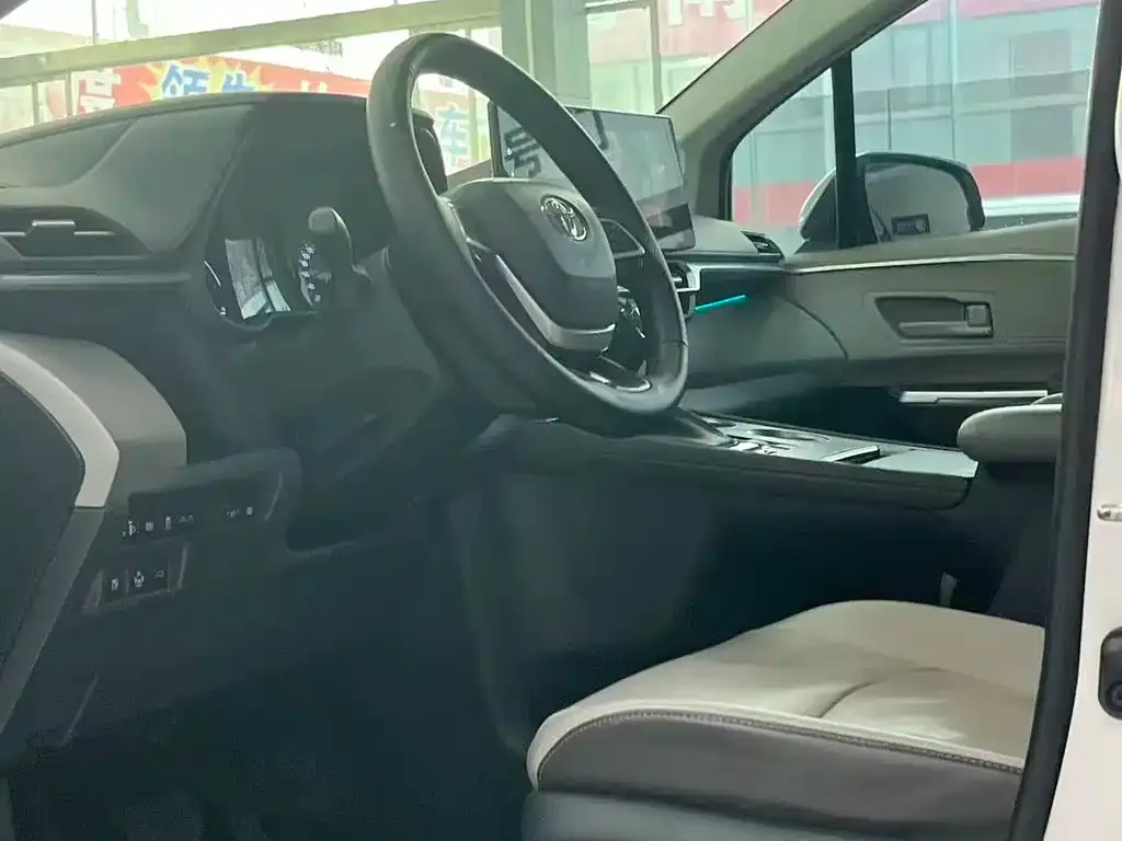 Toyota Sienna 2024 из CN, фото 3