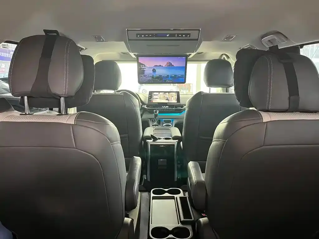 Toyota Sienna 2024 из CN, фото 4
