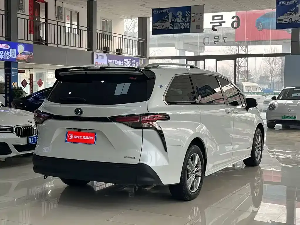 Toyota Sienna 2024 из CN, фото 10