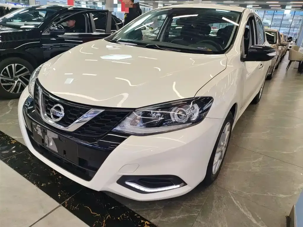 Nissan Tiida 2023 из CN, фото 1