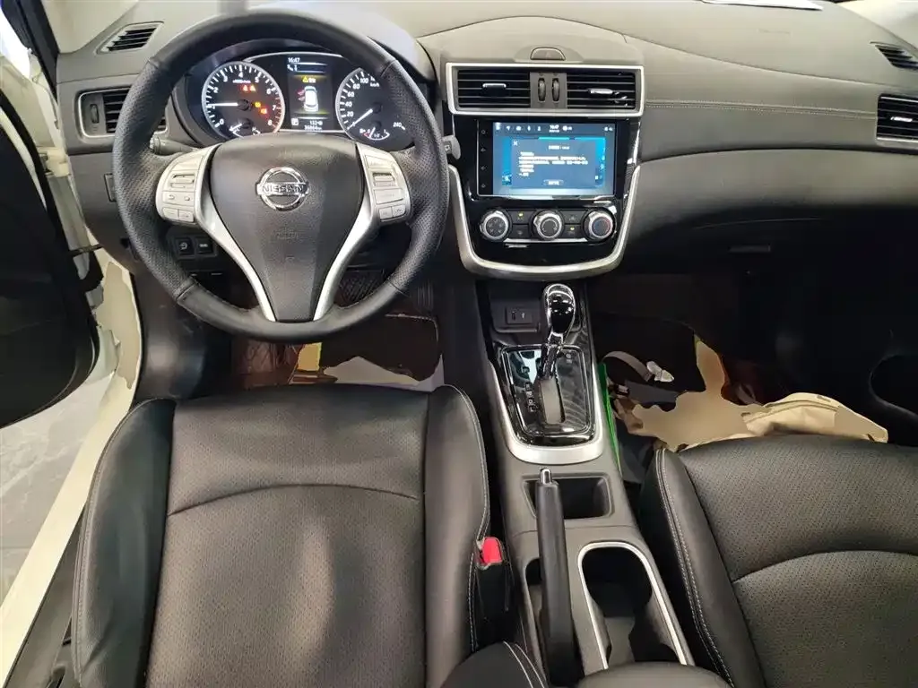 Nissan Tiida 2023 из CN, фото 5