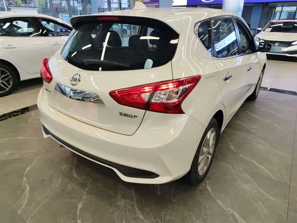 Nissan Tiida 2023 из CN, фото 3