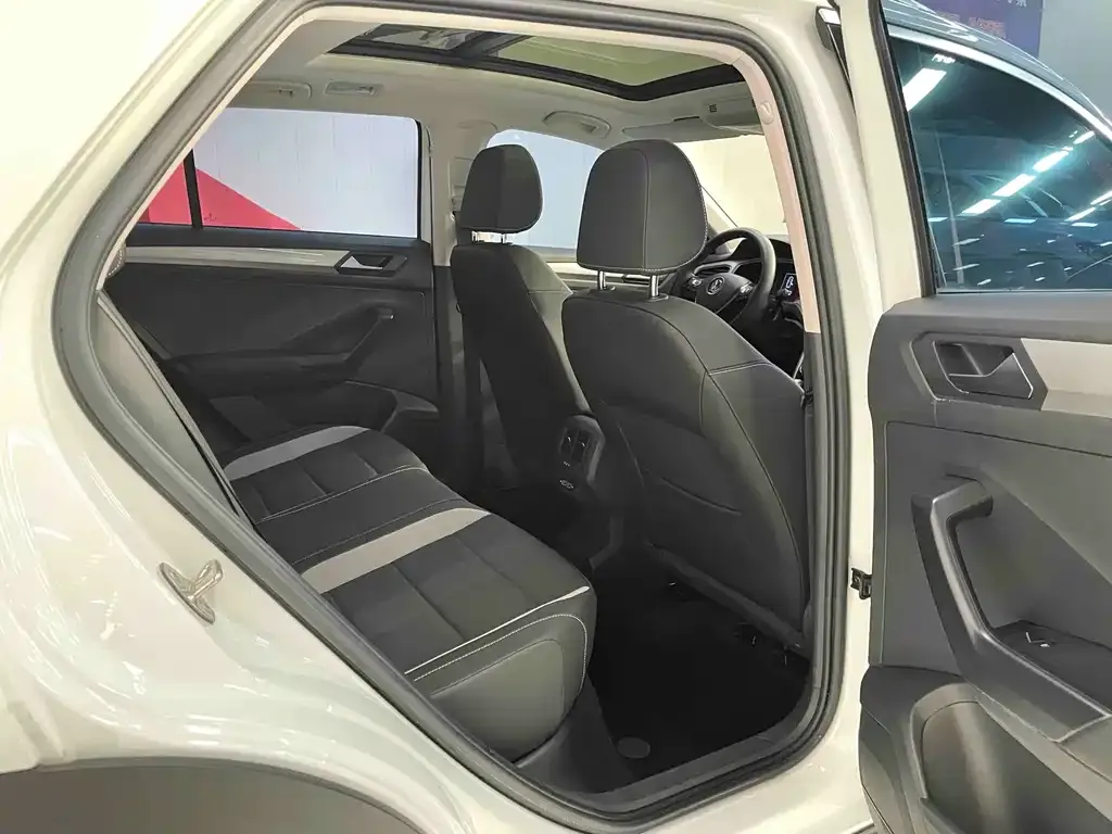 Volkswagen T-Roc 2023 из CN, фото 10