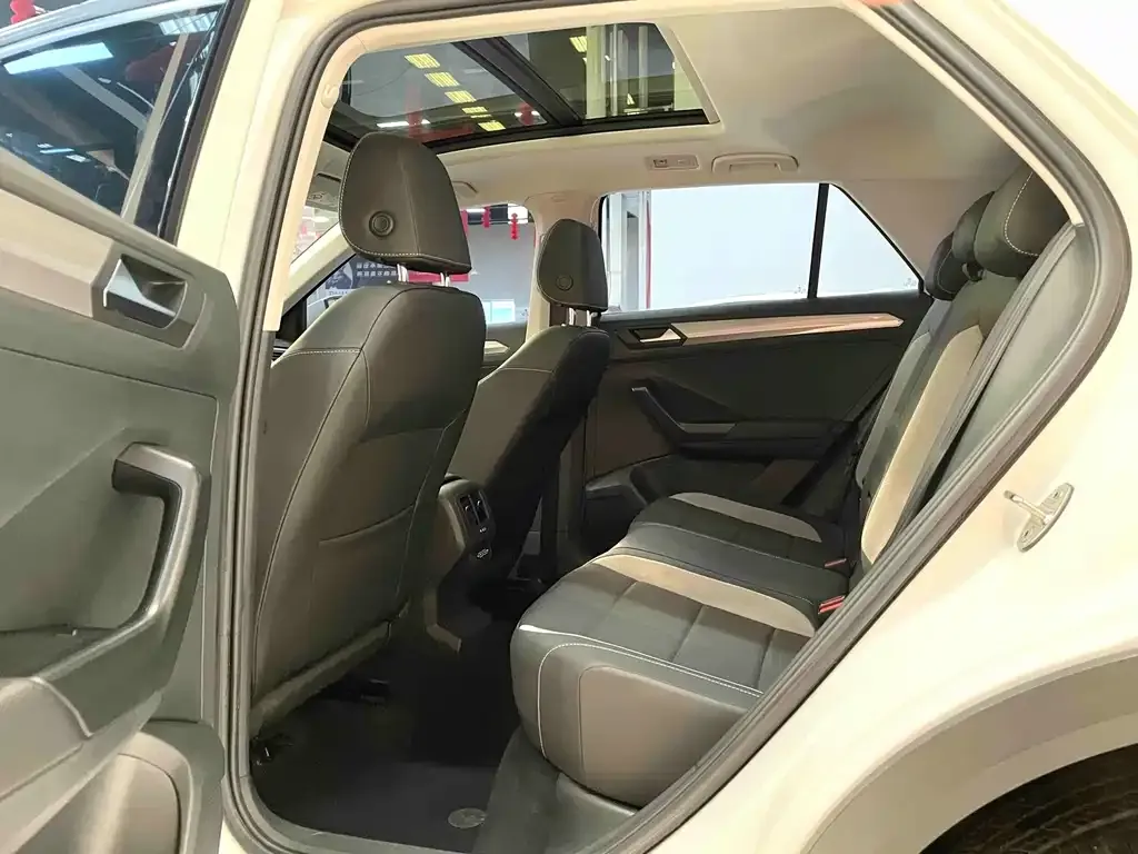 Volkswagen T-Roc 2023 из CN, фото 6