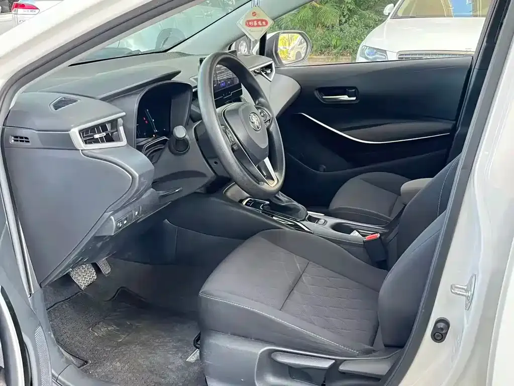 Toyota Corolla 2023 из CN, фото 2