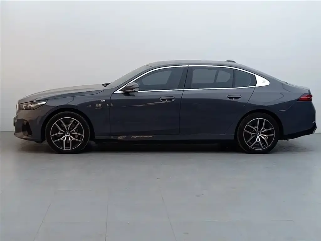 BMW i5 — фото 6