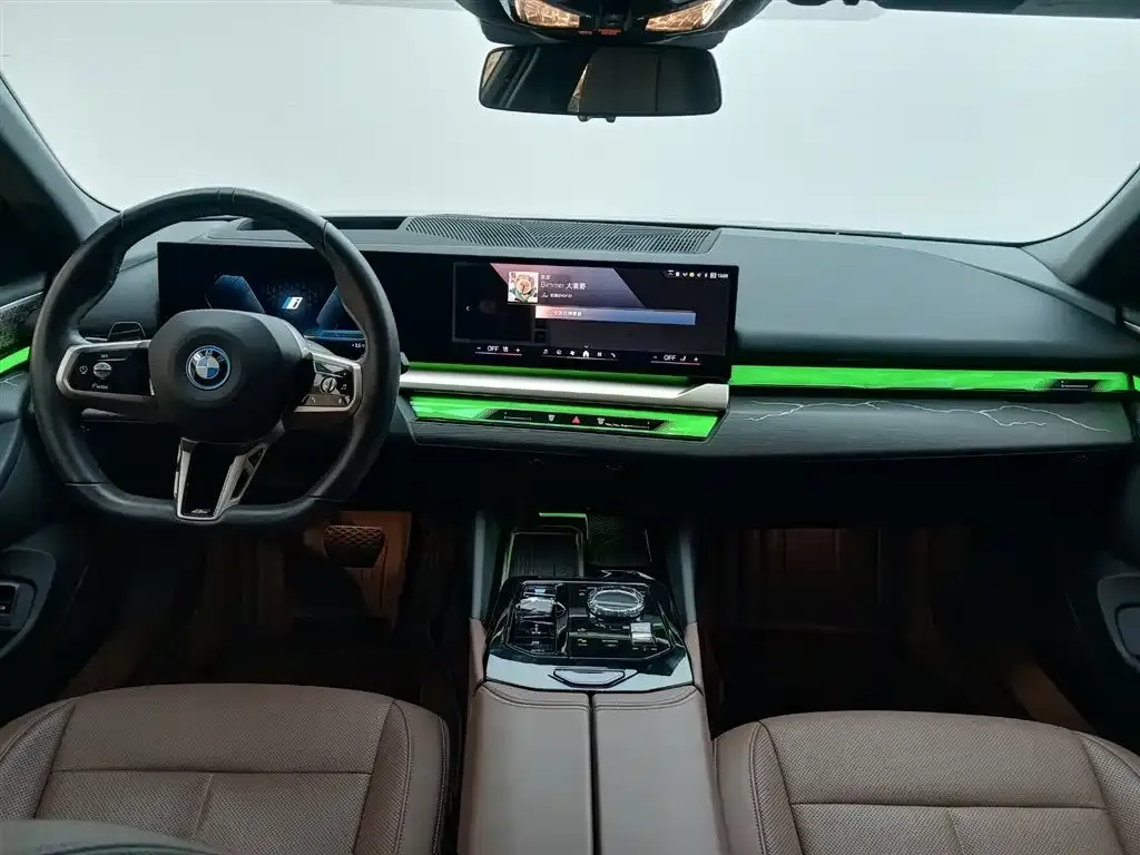 BMW i5 — фото 9