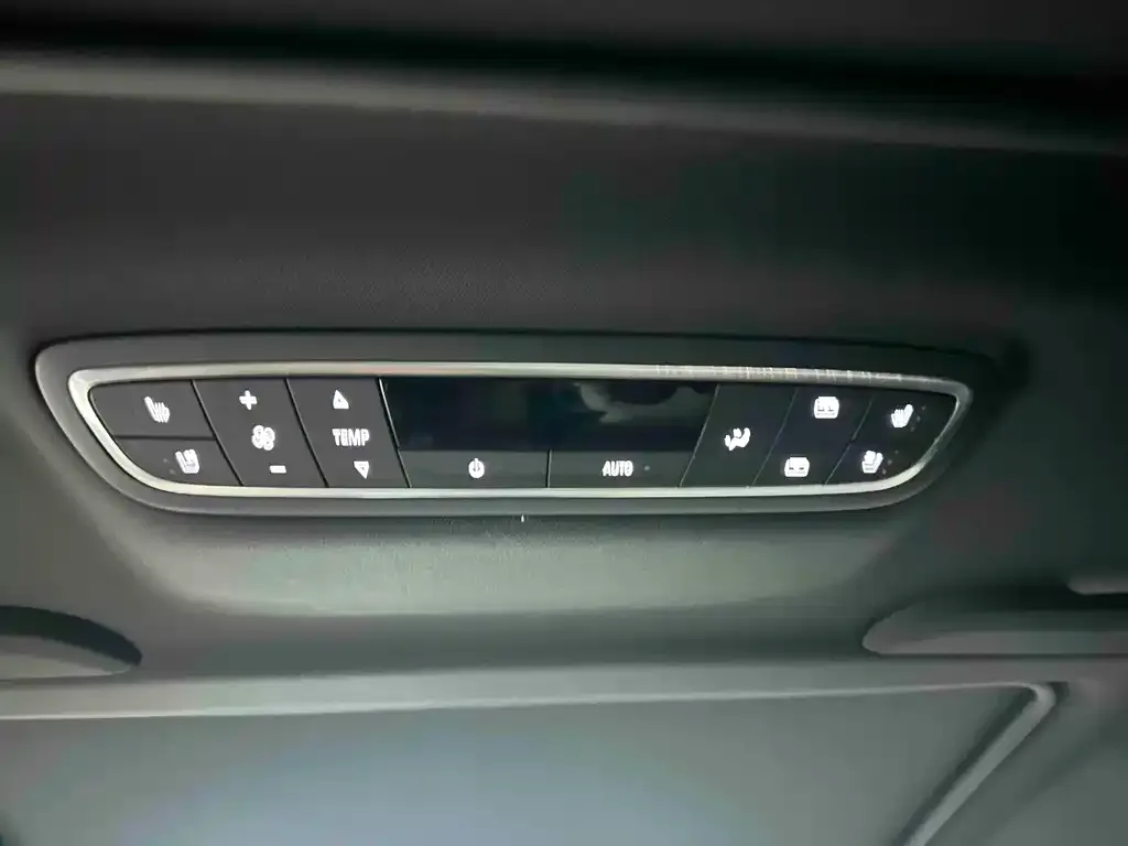 Buick GL8 2023 из CN, фото 2
