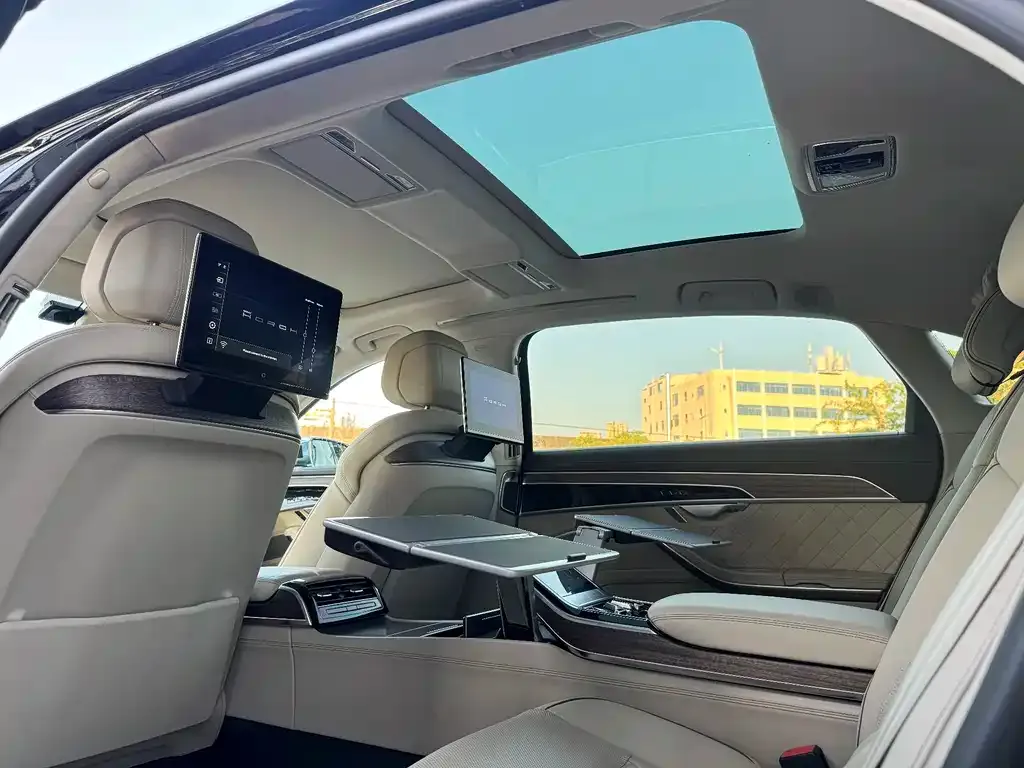 Audi A8 2022 из CN, фото 2