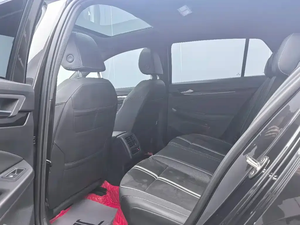 Volkswagen Golf 2022 из CN, фото 5