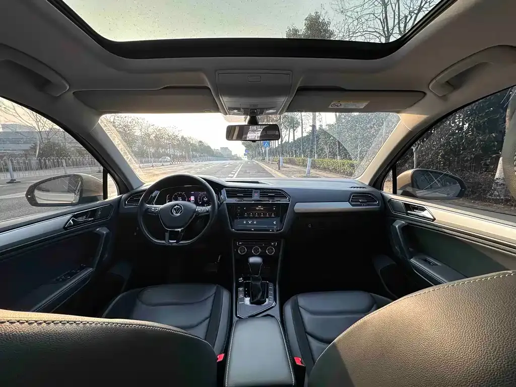 Volkswagen Tiguan L — фото 7