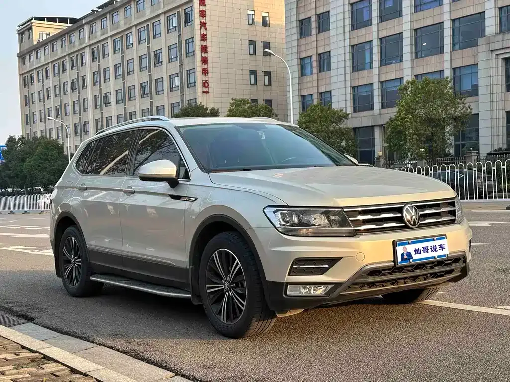 Volkswagen Tiguan L — фото 8