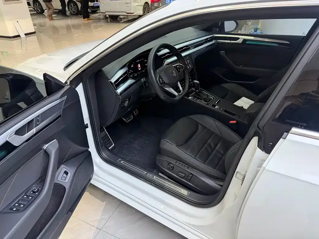 Volkswagen CC 2024 из CN, фото 7