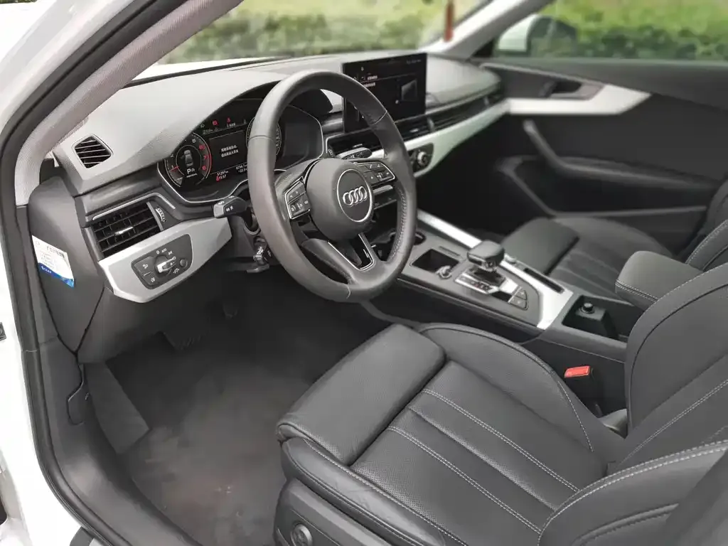 Audi A4L 2022 из CN, фото 5