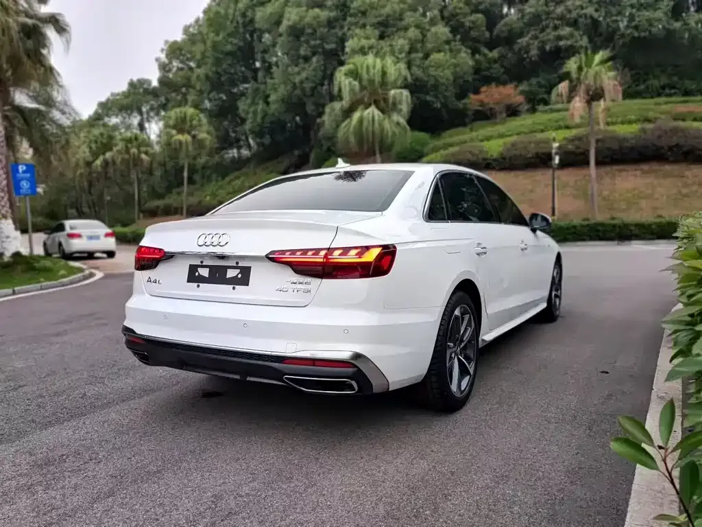 Audi A4L 2022 из CN, фото 2