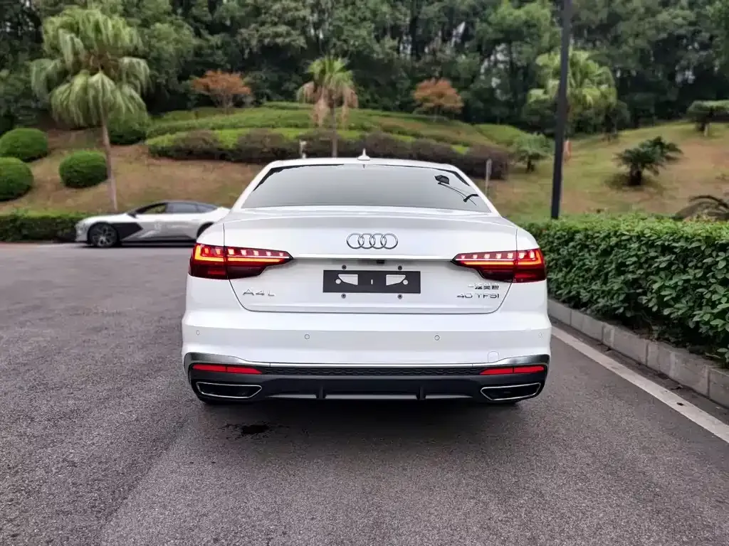 Audi A4L 2022 из CN, фото 9