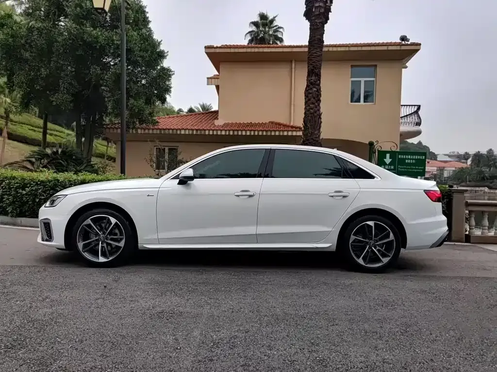 Audi A4L 2022 из CN, фото 6