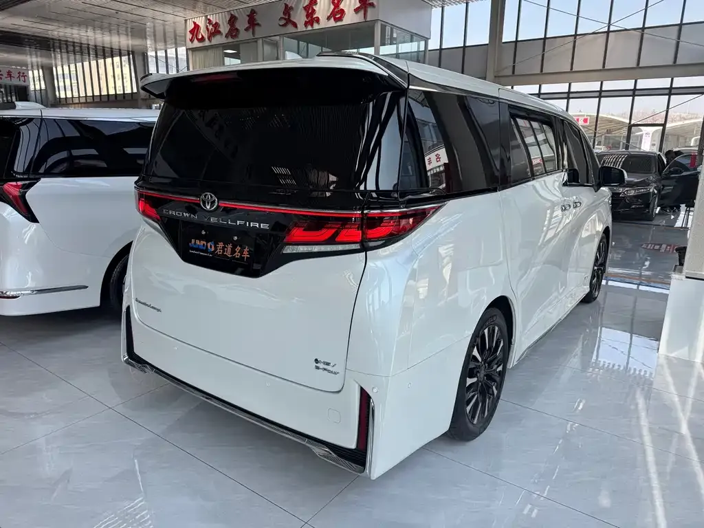Toyota Vellfire 2024 из CN, фото 4