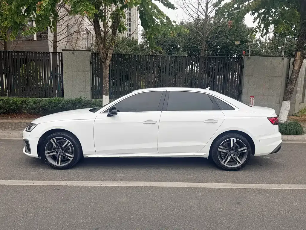 Audi A4L 2021 из CN, фото 7