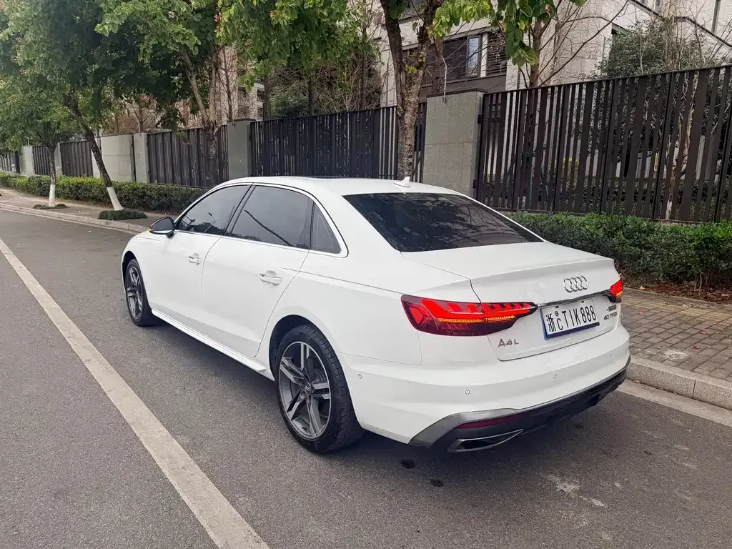 Audi A4L 2021 из CN, фото 8
