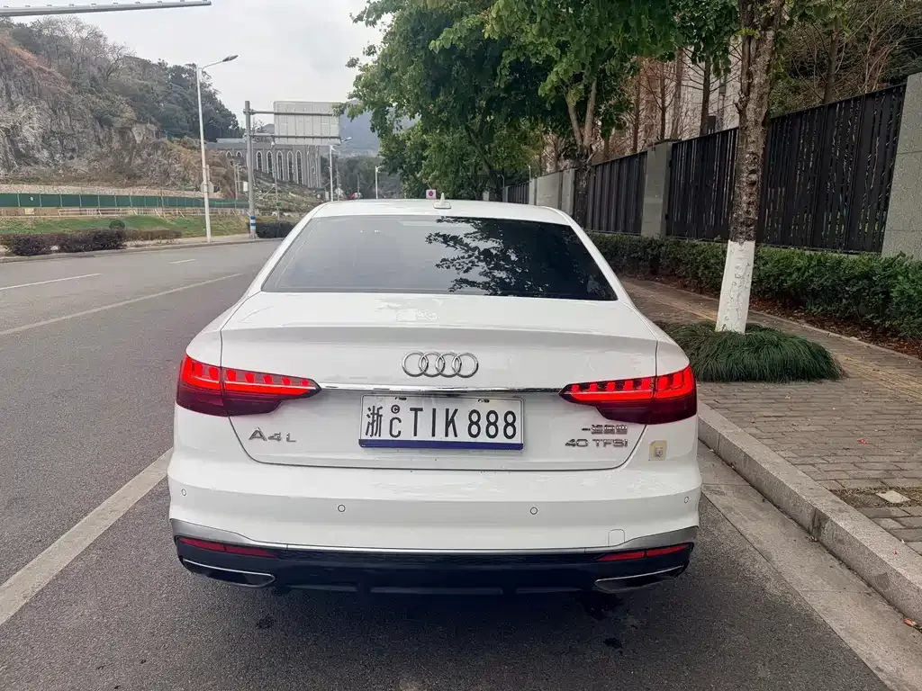 Audi A4L 2021 из CN, фото 9