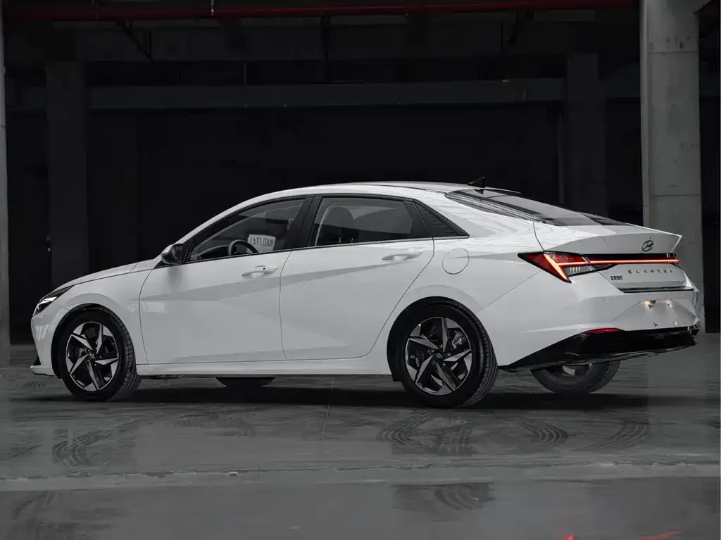 Hyundai Elantra 2023 из CN, фото 2