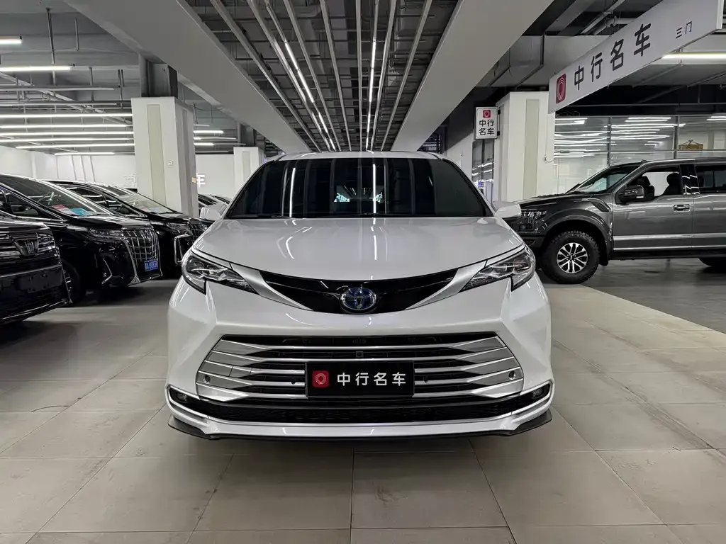 Toyota Sienna 2023 из CN, фото 1