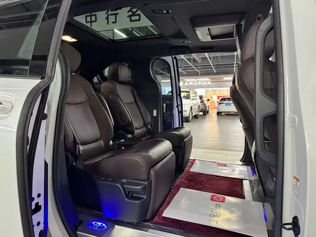 Toyota Sienna 2023 из CN, фото 8