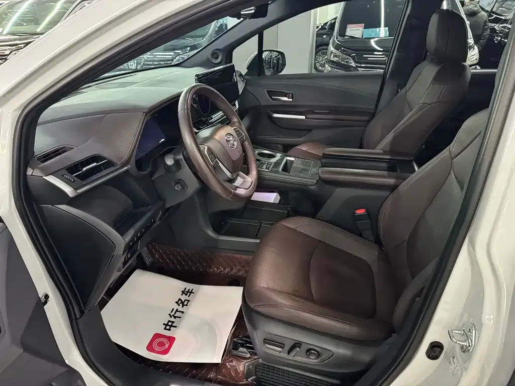 Toyota Sienna 2023 из CN, фото 3