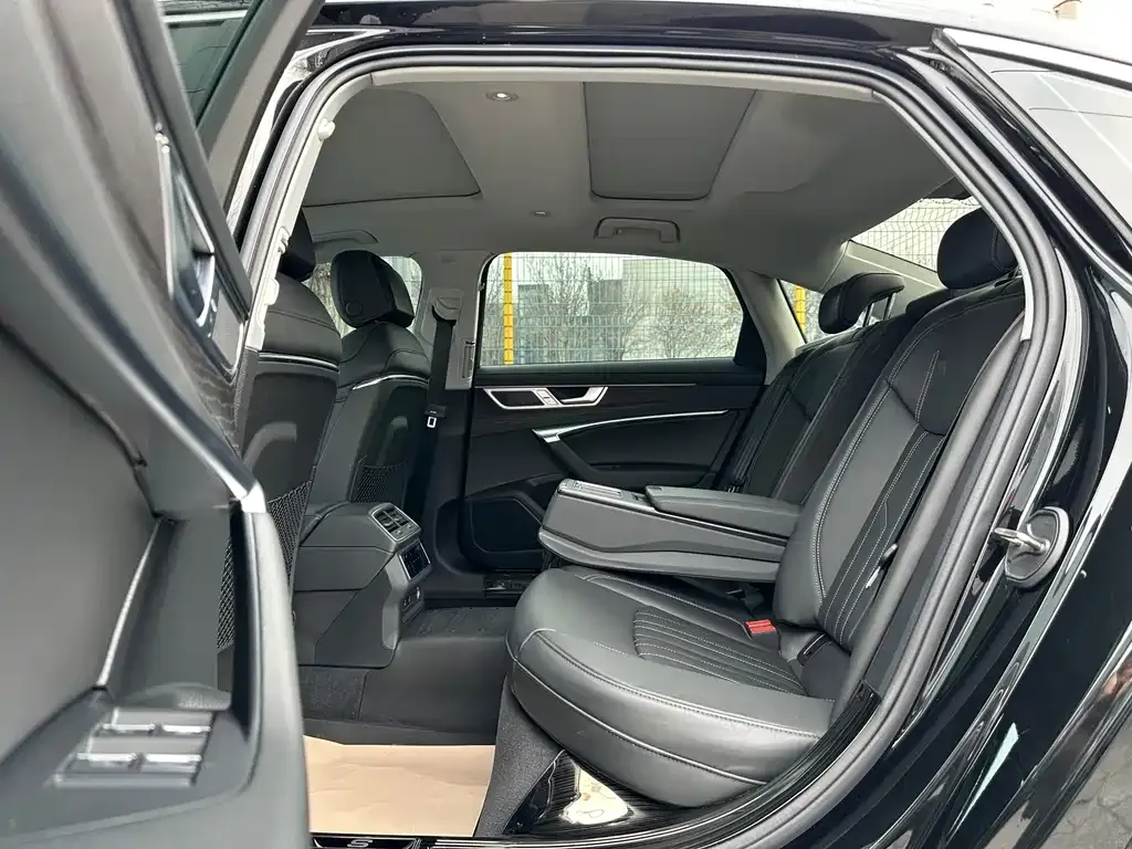 Audi A6L 2024 из CN, фото 4