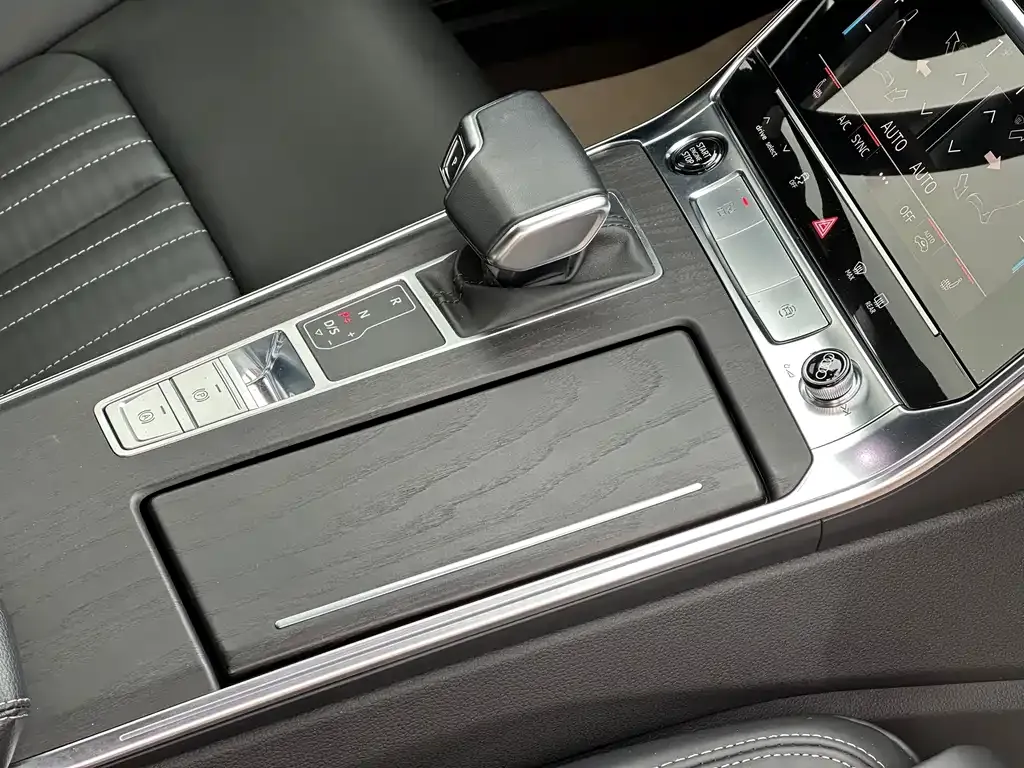 Audi A6L 2024 из CN, фото 5