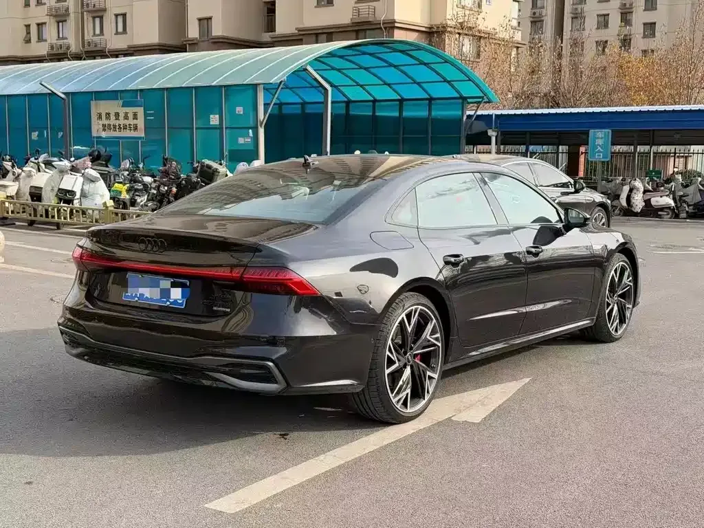 Audi A7L — фото 9