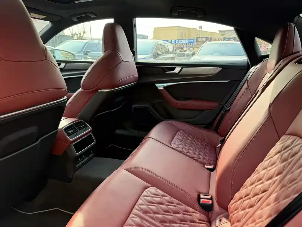 Audi A7L — фото 6