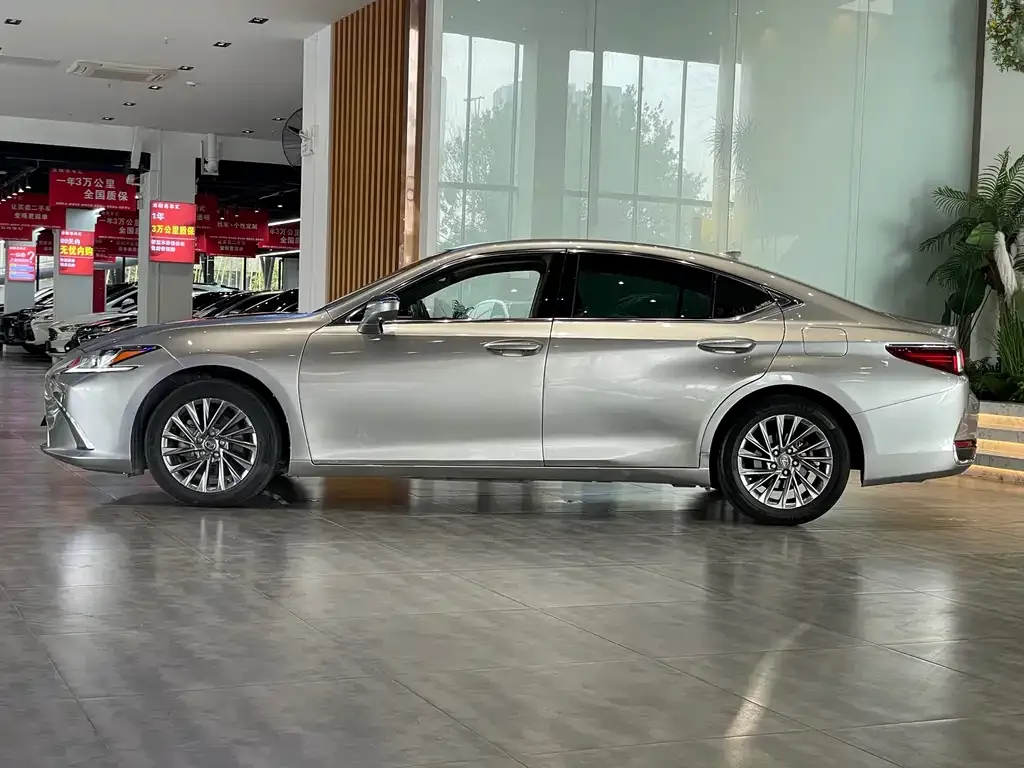 Lexus ES — фото 10
