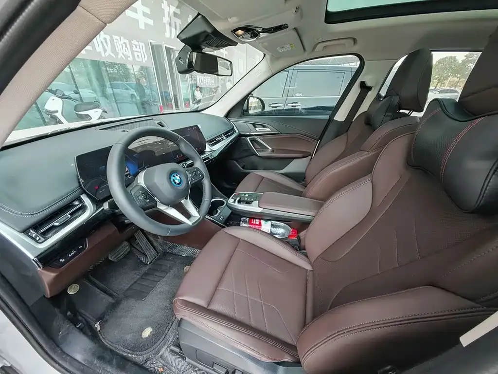 BMW iX1 2024 из CN, фото 6