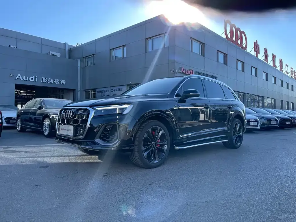 Audi Q7 2025 из CN, фото 7