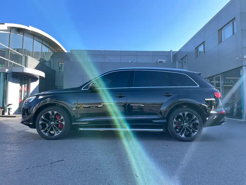 Audi Q7 2025 из CN, фото 5