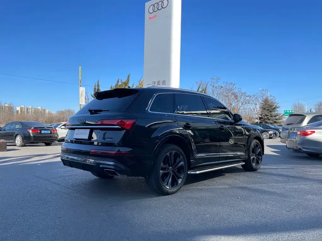 Audi Q7 2025 из CN, фото 3