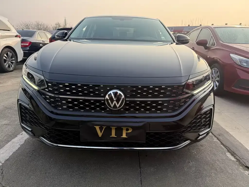 Volkswagen Passat — фото 1