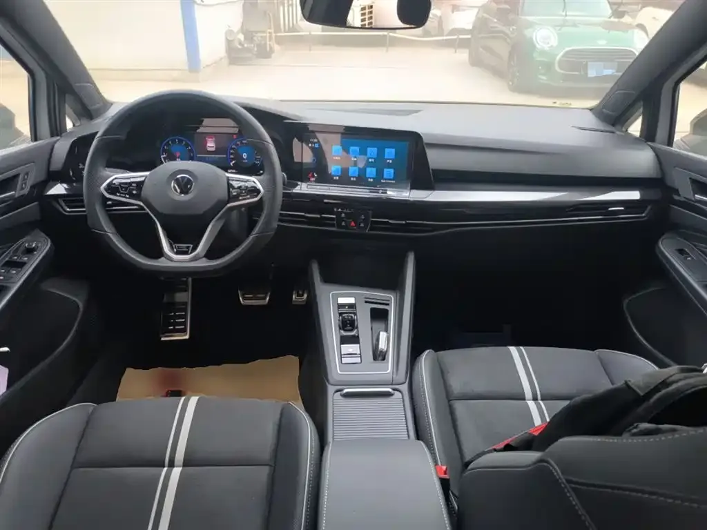 Volkswagen Golf 2023 из CN, фото 4