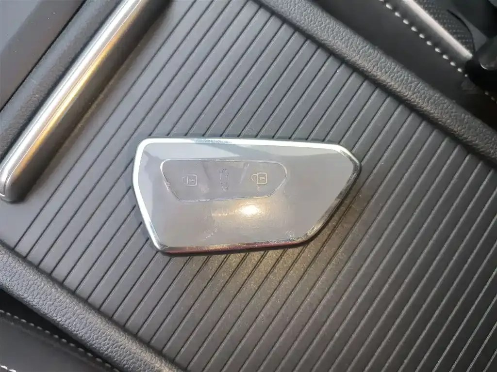 Volkswagen Golf 2023 из CN, фото 9